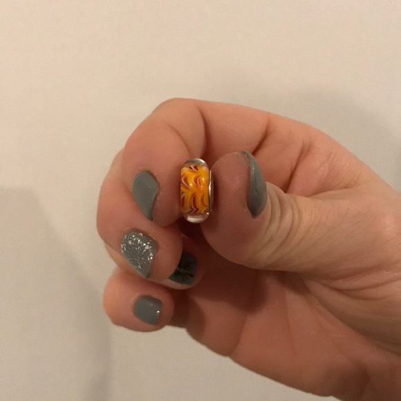 Chamilia Orange glass bead - Picture 4 of 4